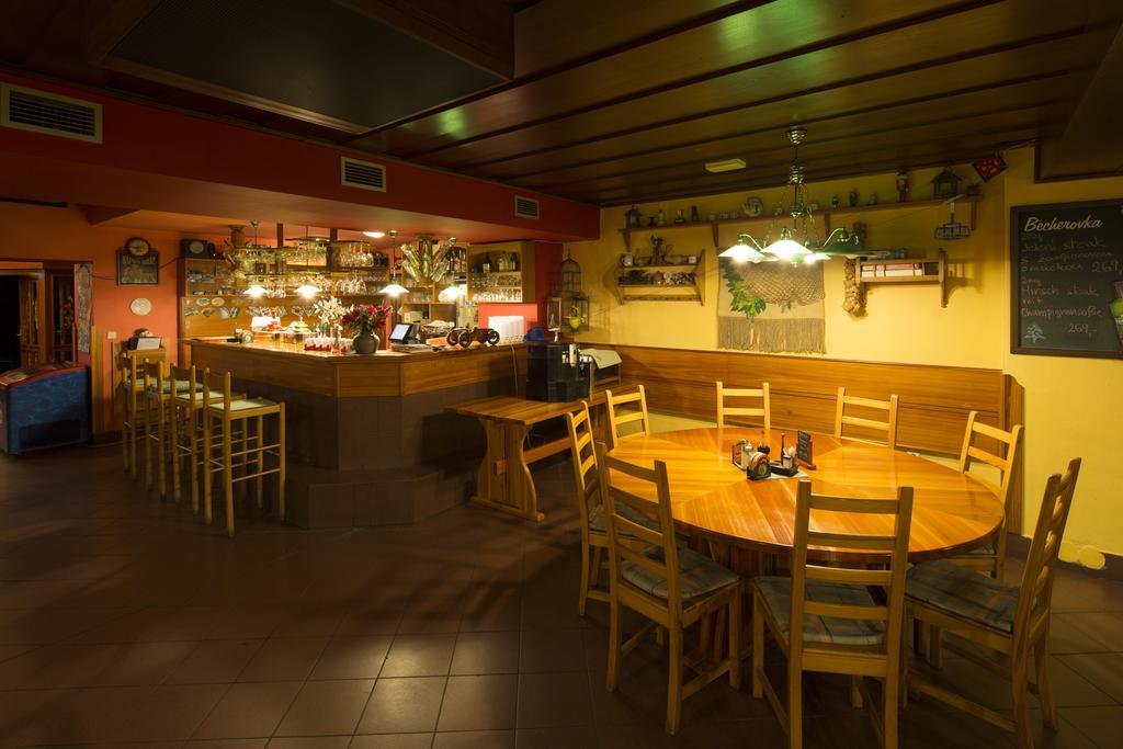 Pension & Restaurace Zeleny Mlyn Жацлерж Екстер'єр фото