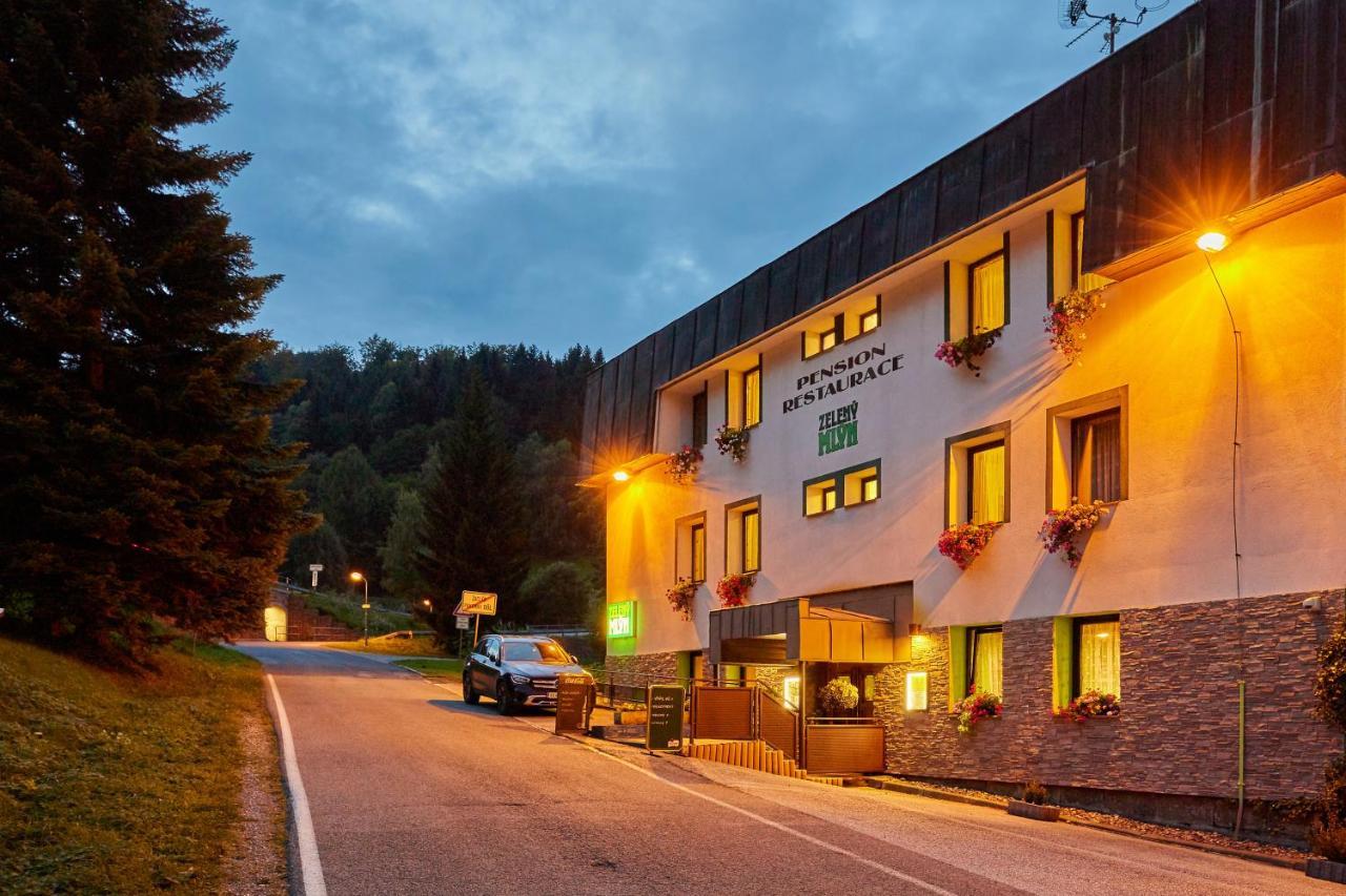 Pension & Restaurace Zeleny Mlyn Жацлерж Екстер'єр фото